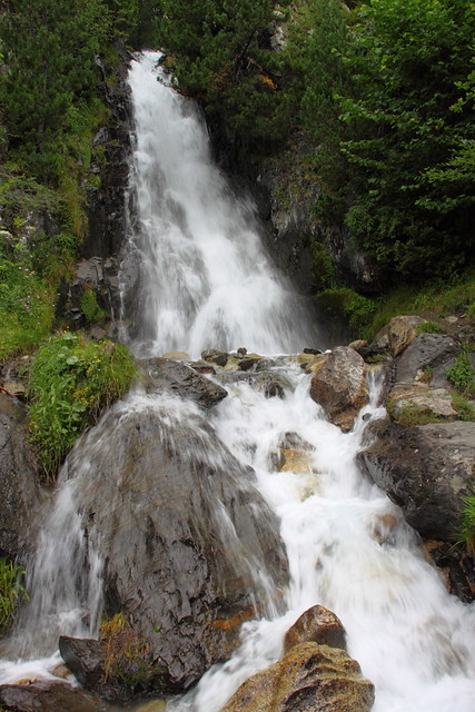 Cascada en la subida al Respomuso, Pirineo Aragonés