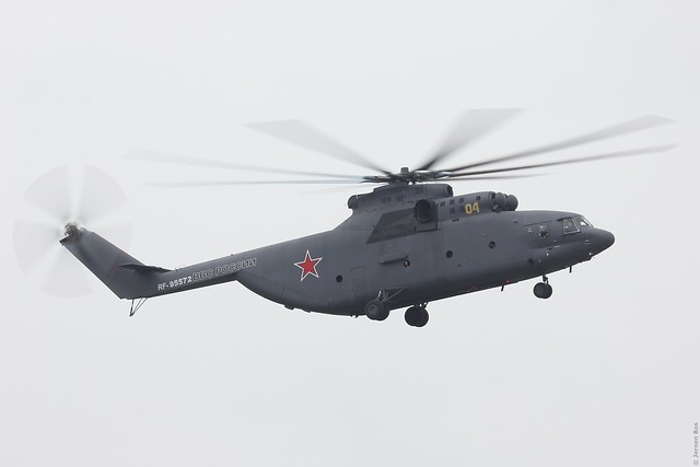 Mil Mi-26 'Halo' 04 Yellow RF-95572 at MAKS 2013