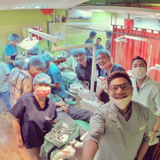 Inspite the difficulties.... #selfie pa rin..  #bonegrafting #dentistmode #dentist #neverstoplearning #happiness
