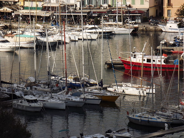 La Corse l'hiver: le Vieux-Port, Bastia