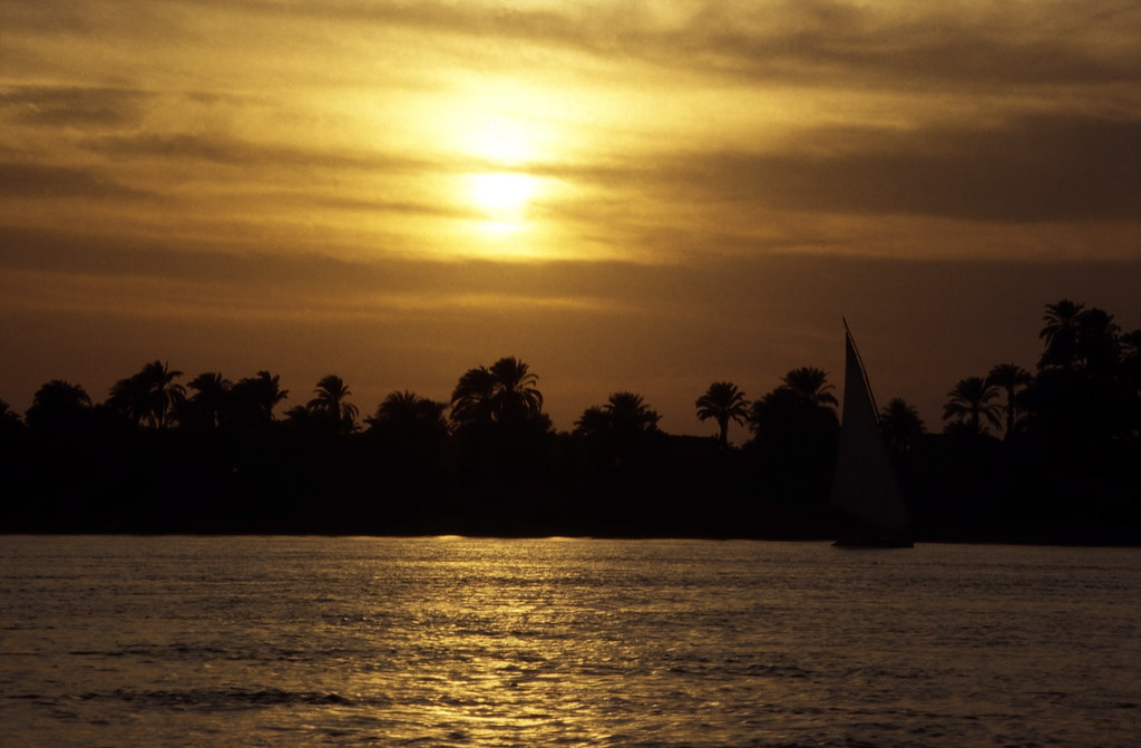 Ägypten 1999 (767) Luxor: Sonnenuntergang am Nil