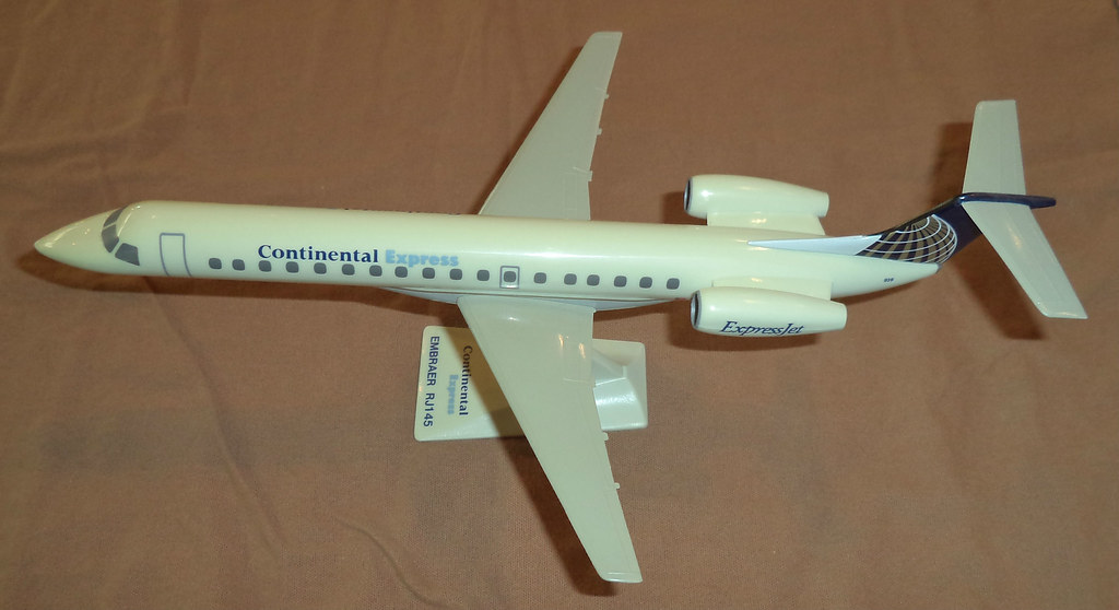 Continental Express Embraer Erj 145 Continental Airlines W Flickr