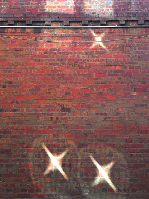 alley way wall stars