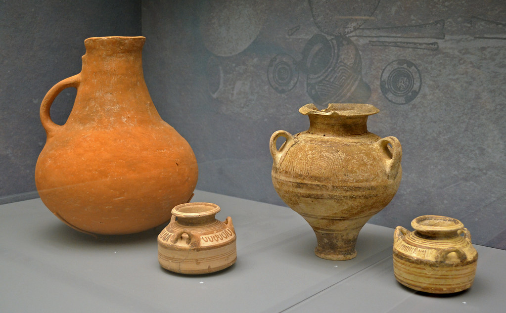Ceramic assemblage from Tomb 22, Aiani loc. Leivadia