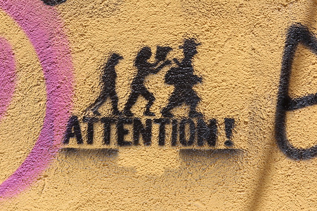 Lisbon street art -  Attention! [bc0504]