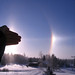Takto výrazné parhelium se vytvořilo v poletujících ledových krystalech dopoledne 12. ledna 2009 v Jizerských horách. Slunce jsem zakryl rukou kvůli oslnění., foto: Martin Tržický
