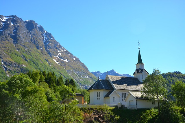 Bjørke kirke, Indre Hjørundfjord