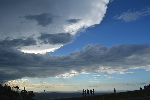 storm tamborinemountain people witness viewers view outlook sequeensland australianweather australia sky australianstorms queensland clouds cloudscape cumulonimbusincus storms sunlightthroughclouds summer day countryside mounttamborine