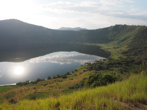 crater views uganda queenelizabethnationalpark volcanolake