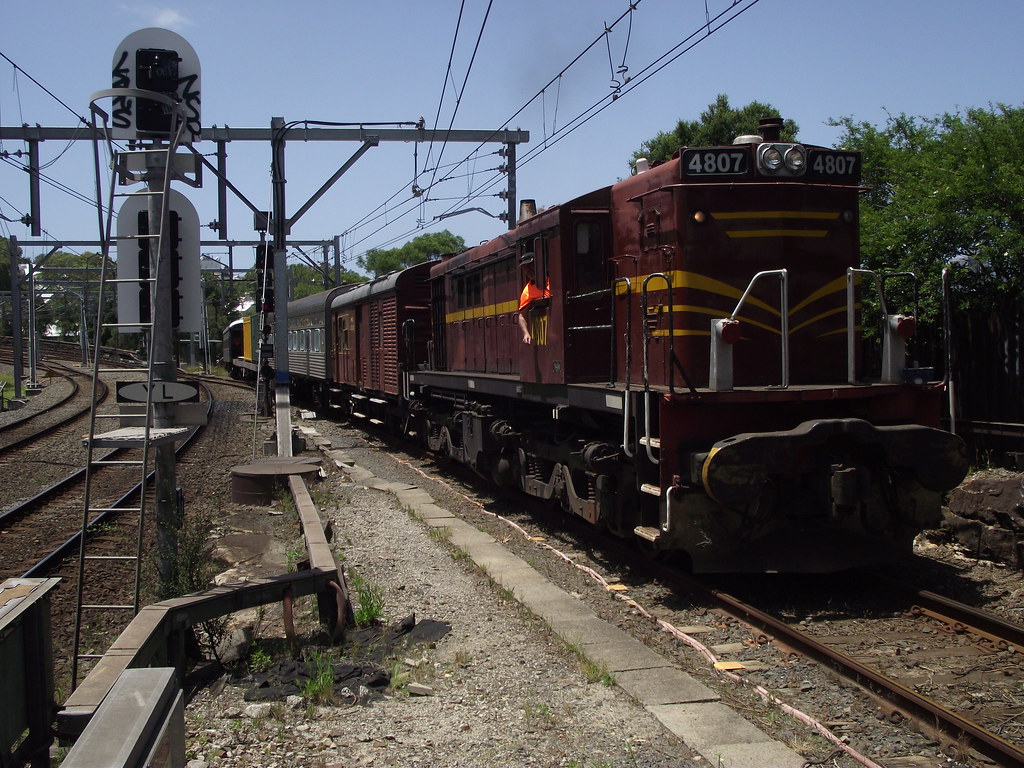 012 | 4807 And train have just climbed up the hill from the … | Flickr