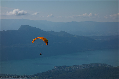 sport see frankreich wasser paragliding alpen gebirge lacdubourget bauges rhônealpes luftsport gleitschirmfliegen westalpen savoyeralpen