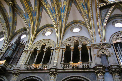 detail building art church abbey architecture gold spain interior montserrat cosmostour santamariademontserrat tourtoeuropeinseptnov2012