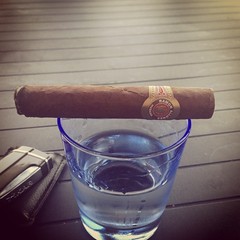 RASCC & Gin #cigar #gin #cigarians #cigarlife #cigarporn #cigarrprat #cubancigar #habana #cuba #cigaraficionado #gcs #51 #scm4l #swedishcigarmaffia #stogie #botl #sotl #nowsmoking