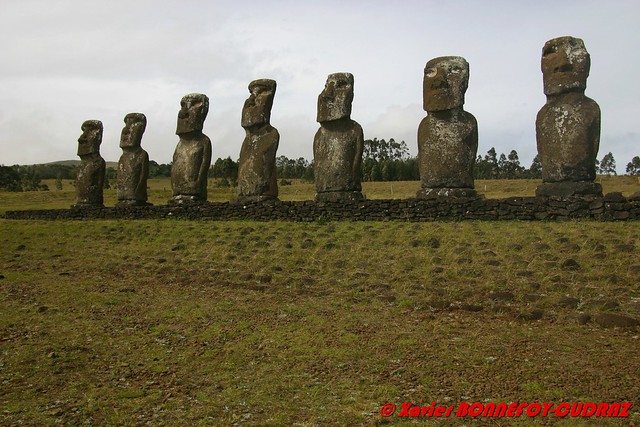 11.09.2004 - Chile - Isla de Pascua - Ahu Akivi (los siete moai)