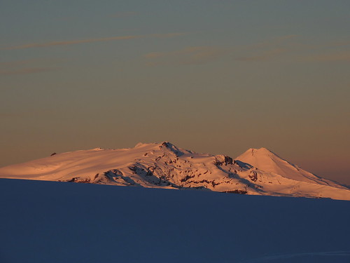 chile sunset ski volcano cloudy andes invierno sierranevada cordillera skitour esquí volcán volcanoe randonné chilecentral regióndelaaraucanía volcánllaima