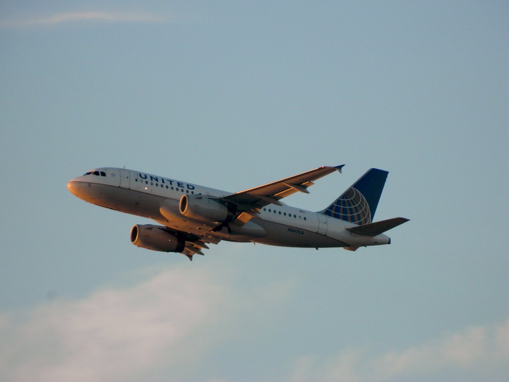 United Airlines N847UA flight # UAL566 Airbus A319 seconds into her flight from LAX to SFO airport  on August 30, 2014.