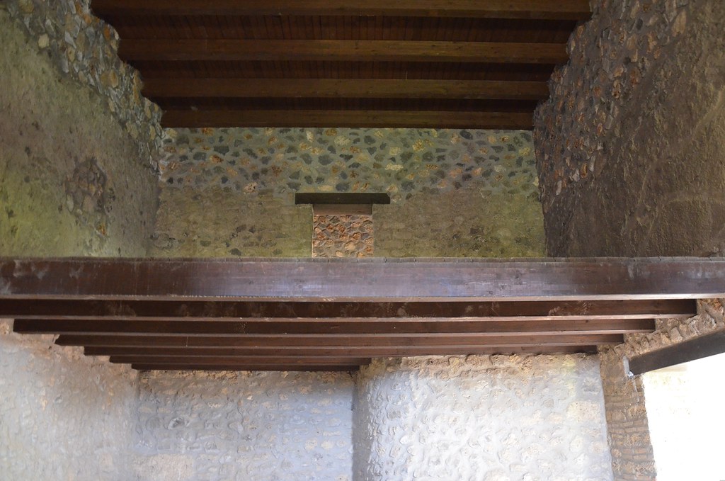 The upper floor in the House of the Ship Europa, Pompeii