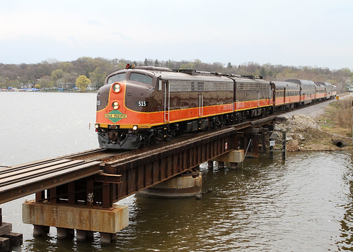bridge lake illinois pacific sub trains iowa fox passenger railroads 515 e8 nippersink emd wsor slrg