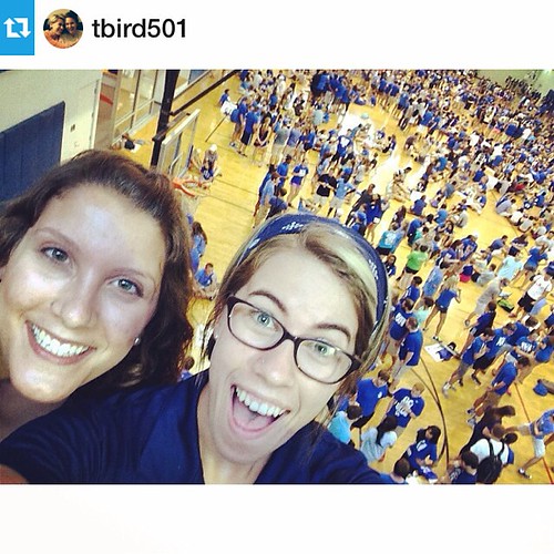 What a great looking group of new Wildcats! #KWeek14 #Repost from @tbird501 with @repostapp  ---  Our "ussie" with half of the first year students! #kweek14 @universityofky @k_week