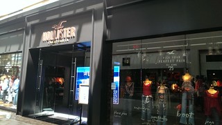hollister in the galleria