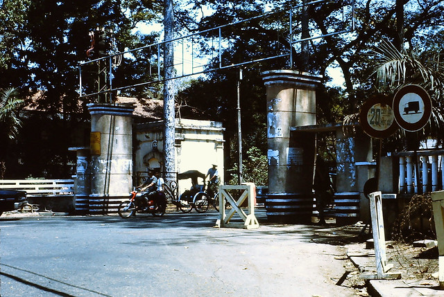 SAIGON 1970-71 - Cổng Vườn Tao Đàn phía đường Hồng Thập Tự