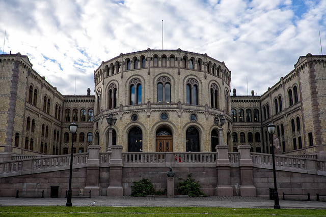 Oslo Symmetry - Parliament / Stortinget