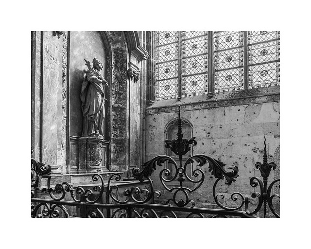Dans la pénombre des vitraux, Eglise Saint Ouen, Rouen - In the dim light of stained glass, Church of St. Ouen, Rouen