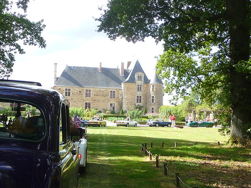 A view of the Logis de la Chabotterie by *SHERWOOD*, france rally classiccars vintagecars londontaxi vendée taxianglais logisdelachabotterie fairwaydrive