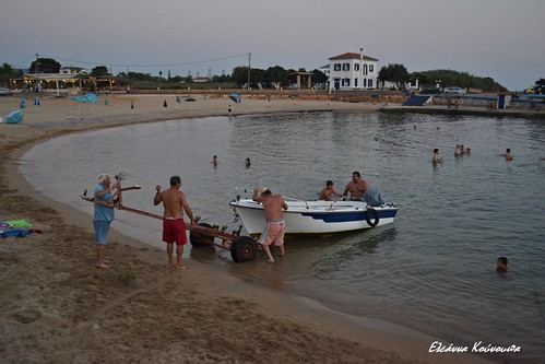 sea people water boats greece beaches peloponnese messinia ελλάδα άνθρωποι παραλία θάλασσα νερό πελοπόννησοσ βάρκεσ μεσσηνία φιλιατρά αγίακυριακή littleports λιμανάκια