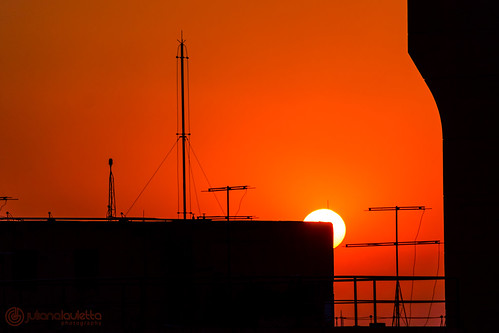 city sunset sun silhouette buildings pacman hiding antenna project365 355days 355project julianalauletta