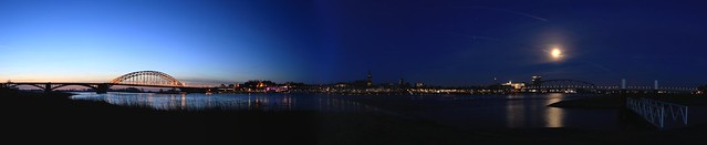 View (angle of 225°) on Nijmegen from the other side of the river Waal half an hour before sunrise and a full moon that wil set in an hour