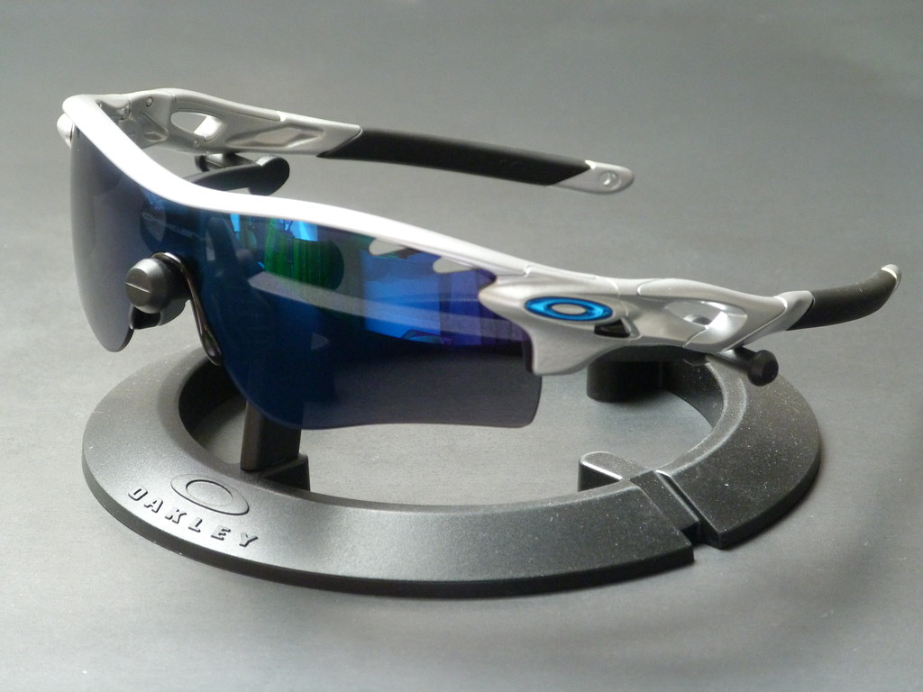 Oakley Radarlock™ Path™ Silver w/ Ice Iridium Vented & VR2… | Flickr