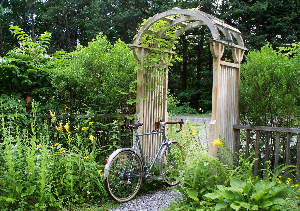 Cottage Garden Tasha Tudor Inspired Informal Cottage Garde Flickr