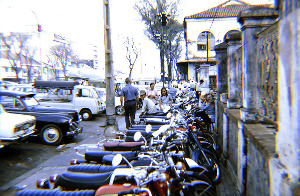 SAIGON 1969-70 - ĐL Nguyễn Huệ - Phía trước Tòa Hòa Giải