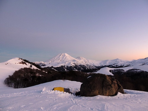 chile sunset ski volcano cloudy amanecer andes invierno campamento skitour esquí volcán volcanoe randonné chilecentral regióndelaaraucanía volcánlonquimay tcloudy pwwinter