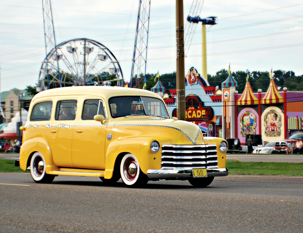 1953 Chevrolet Suburban Yellow