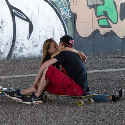 streetart color kiss skateboard dortmund kuss saladdays jugendzeit rainer❏ amphoenixsee