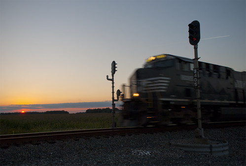 railroad sunset train dusk ns rail ge signal norfolksouthern es44ac sanduskydistrict