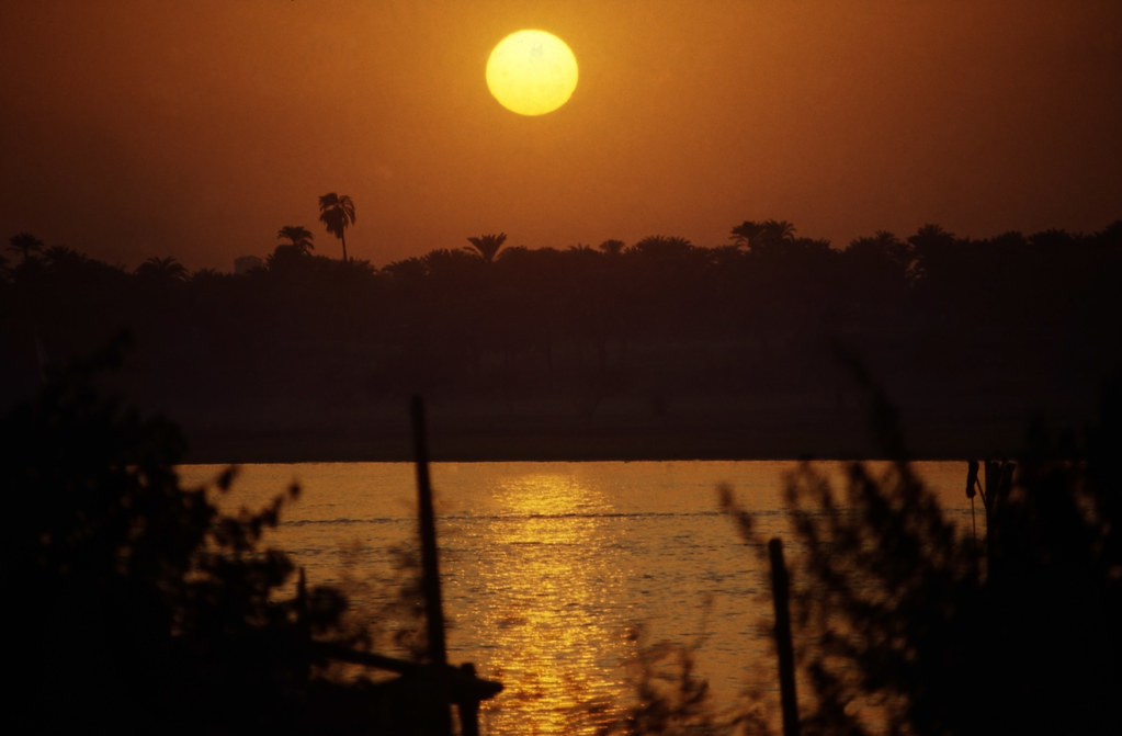 Ägypten 1999 (768) Luxor: Sonnenuntergang am Nil