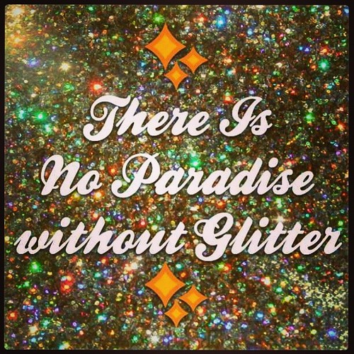 www.glitterparadise.com  #GlitterParadise #Jewelry #Bijoux #BijouxFantaisie #MidcenturyModern #PinupJewelry #retrofashion #retroaccessories #pinupstyle #Vintage #modernist #Fakelite #ConfettiLucite #RockingJewelry | by glitterparadise