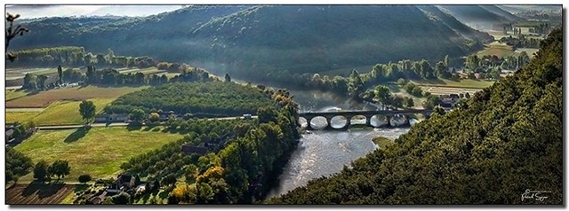 Brumes matinales sur le Pont de Castelnaud  Dordogne 24 France