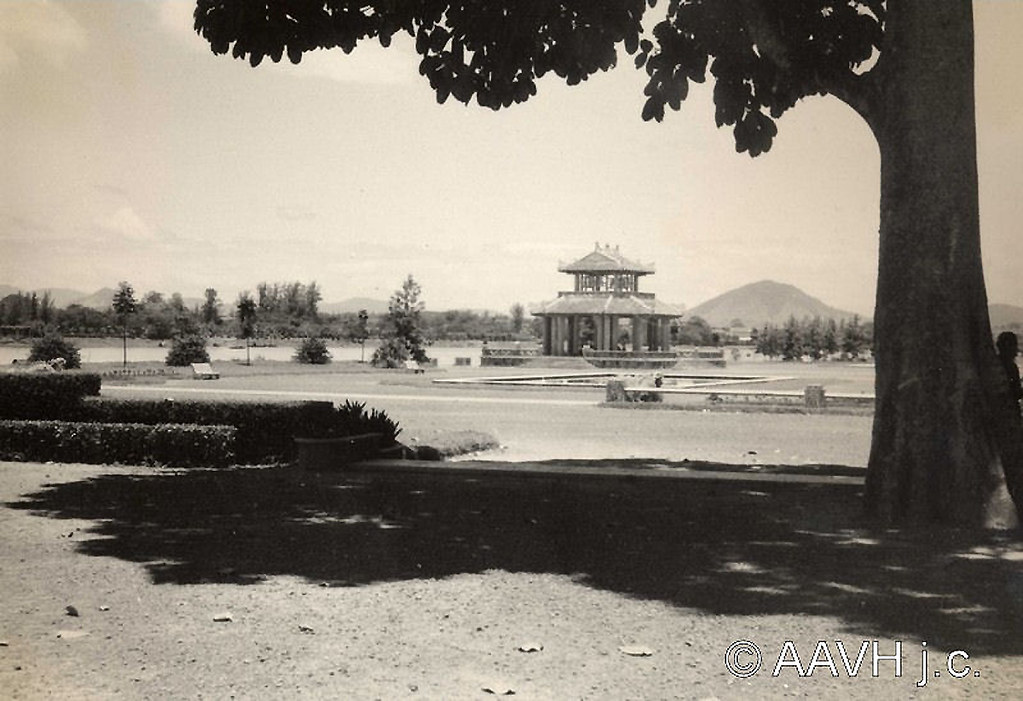 AP1672-Desmarets - Hué, 1936 – Le parc de la rive gauche – Débarcadère des Ambassadeurs -