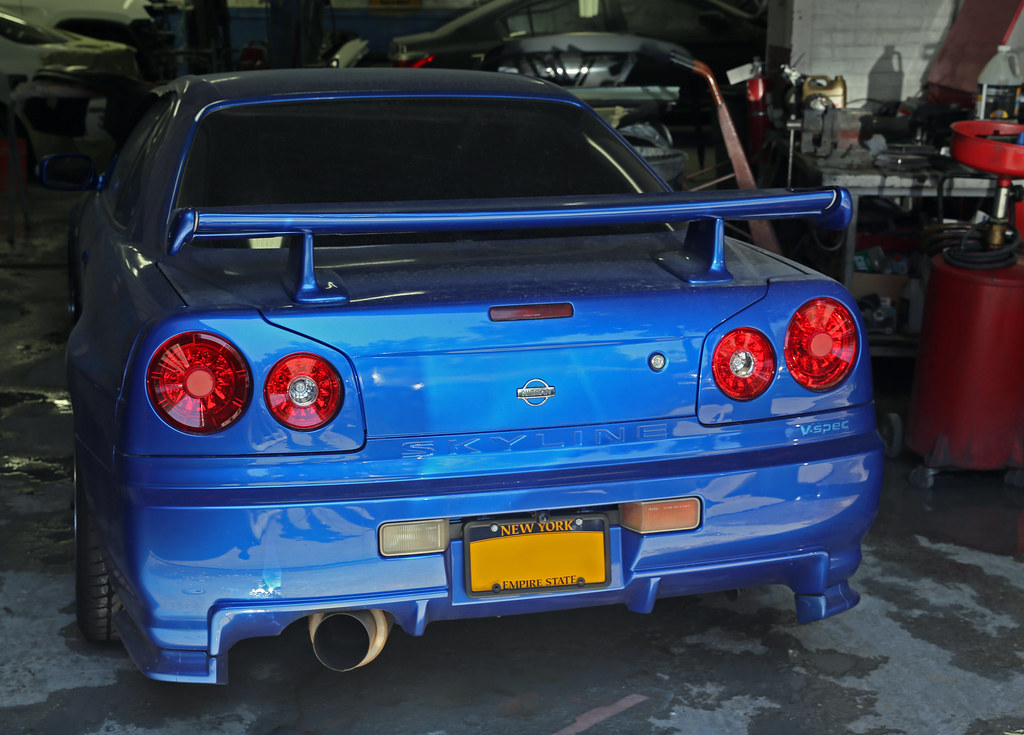 1998 Nissan Skyline Gt R V Spec R34 Seen At A Garage In Flickr