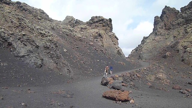 A Montaña Cuervo kráterének belsejében