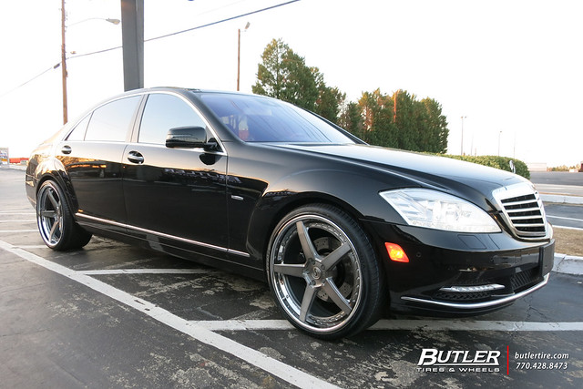 Mercedes S550 with 22in Savini BM11-L Wheels and Vredestein Tires