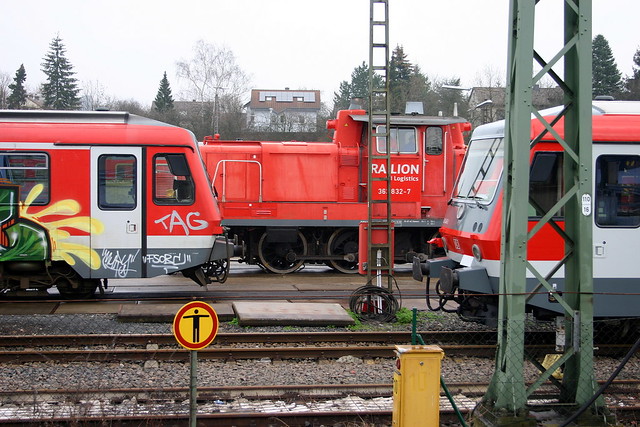 DB: Triebwagen der BR 628 und Rangierlok der BR 363 832-7 in Fulda