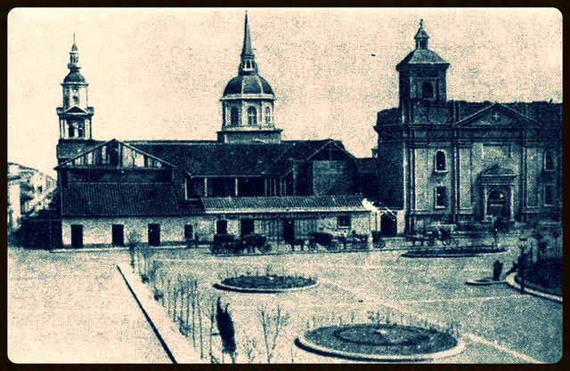 Fotografia de la fachada eclesiastica de la Plaza de Armas hacia 1850, fuente Carlos Peña Otaegui, Santiago de Siglo en Siglo, Santiago, Zig-Zag 1944