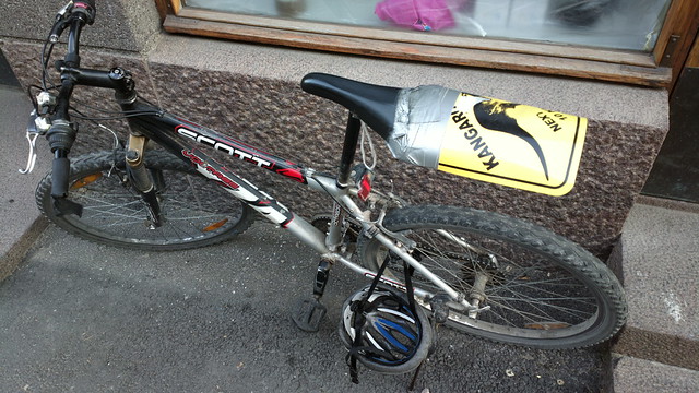 Bikehack: gaffer tape + kangaroo warning sign = mudguard