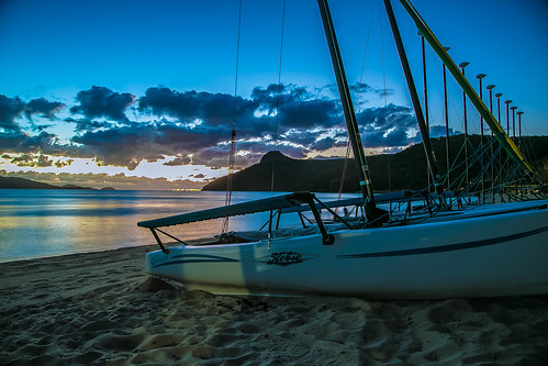 ocean beach sunrise boats sand australia queensland catamarans hamiltonisland whitsundayislands