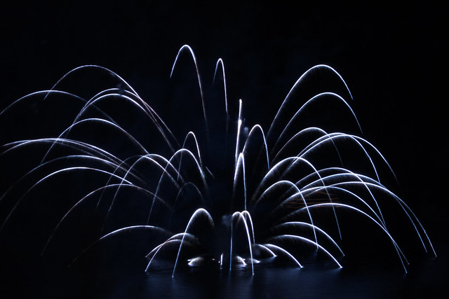 Fireworks on a lake / 湖上花火